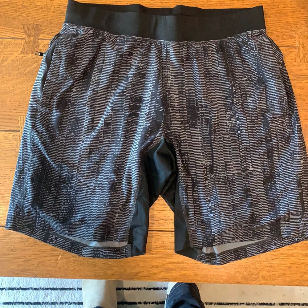 Lululemon T.H.E. 9” shorts lined
